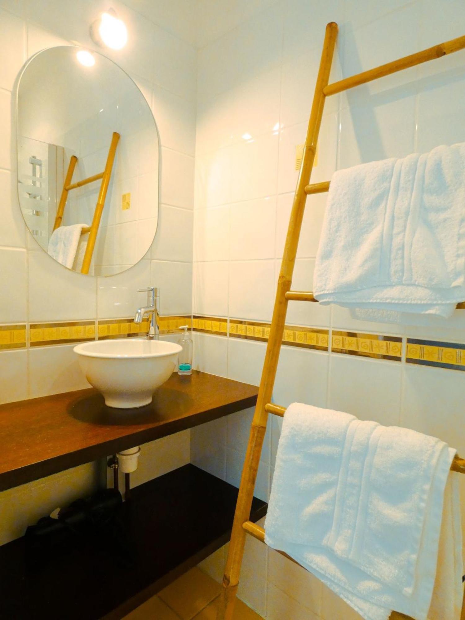 Chambre D'Hote L'Oree Des Buis Vouille  Экстерьер фото